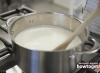 Hur man kokar mjölk rätt så att den inte bränns och rinner iväg