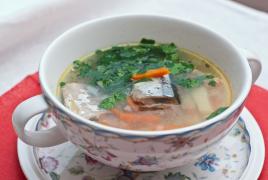 Recept za juho s konzervirano saury in rižem