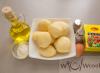 Ett enkelt recept med steg-för-steg-bilder på hur man gör hemmagjorda friterade potatismosbollar